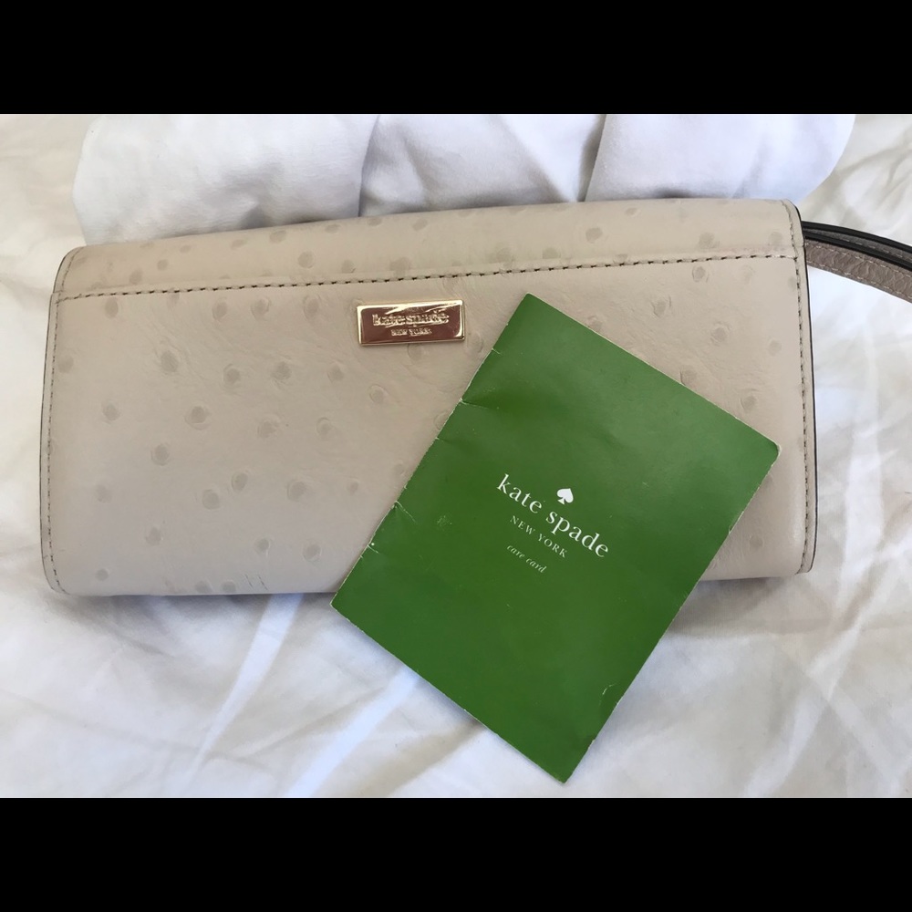NWT Cream Kate spade wristlet/wallet